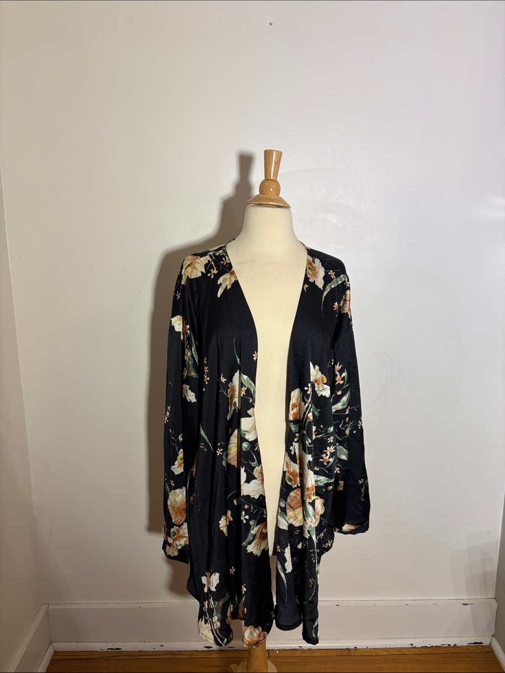 Boohoo Black Floral Kimono‎ Jacket